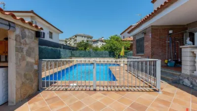 Casa de 4 dormitorios en Cunit, Spain No. 250136