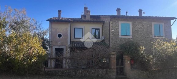 2 bedrooms Apartment in Bettona, Italy No. 49625 2