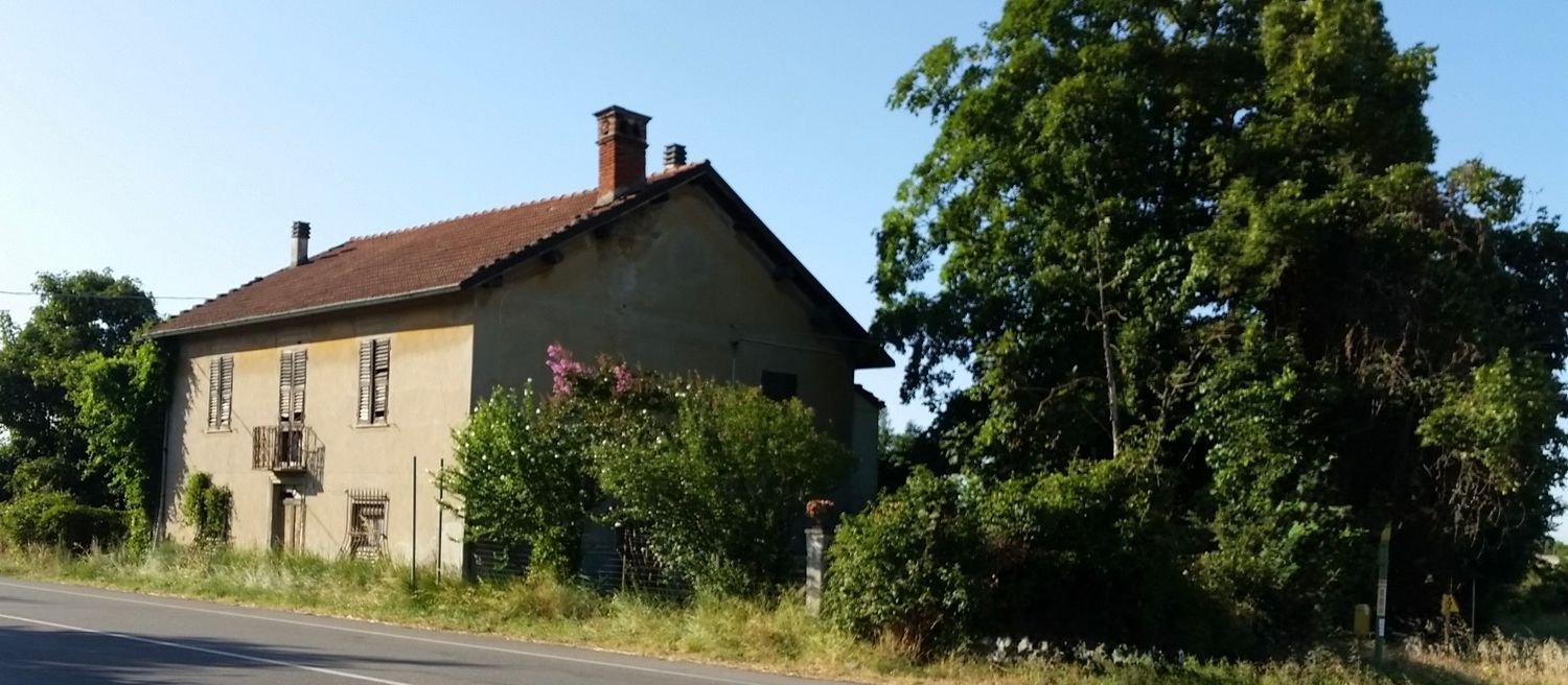 Casa de 12 habitaciónes en Novi Ligure, Italy No. 267504