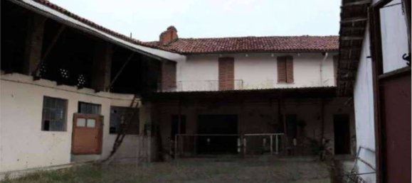 4 bedrooms House in Cunico, Italy No. 339179 3
