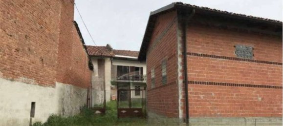 4 bedrooms House in Cunico, Italy No. 339179 4