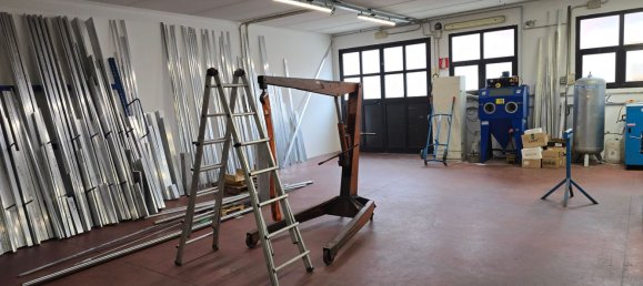 195m² Warehouse in Monticello Conte Otto, Italy No. 177029 3