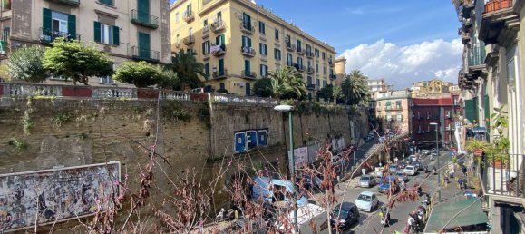 Квартира с 3 спальнями в Неаполь, Италия № 64096 3