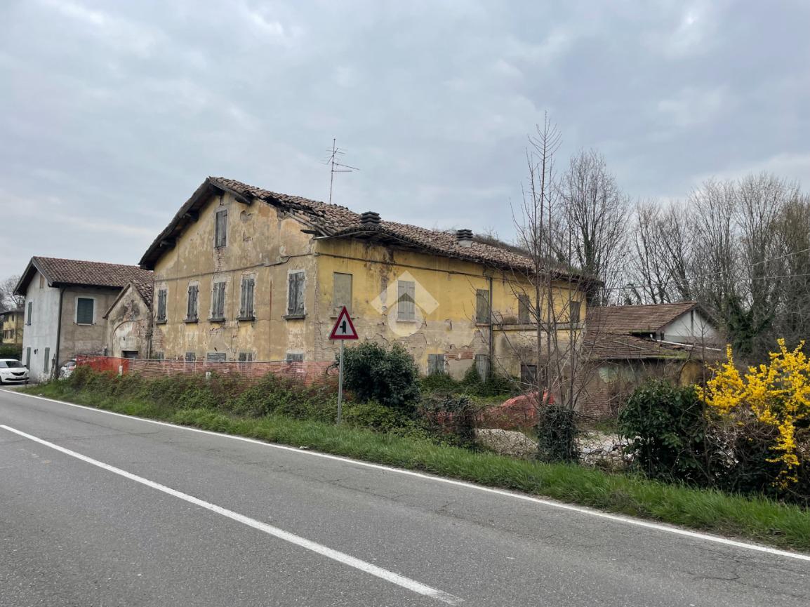 Дом с 6 комнатами в Кадельбоско ди Сопра, Италия № 14885