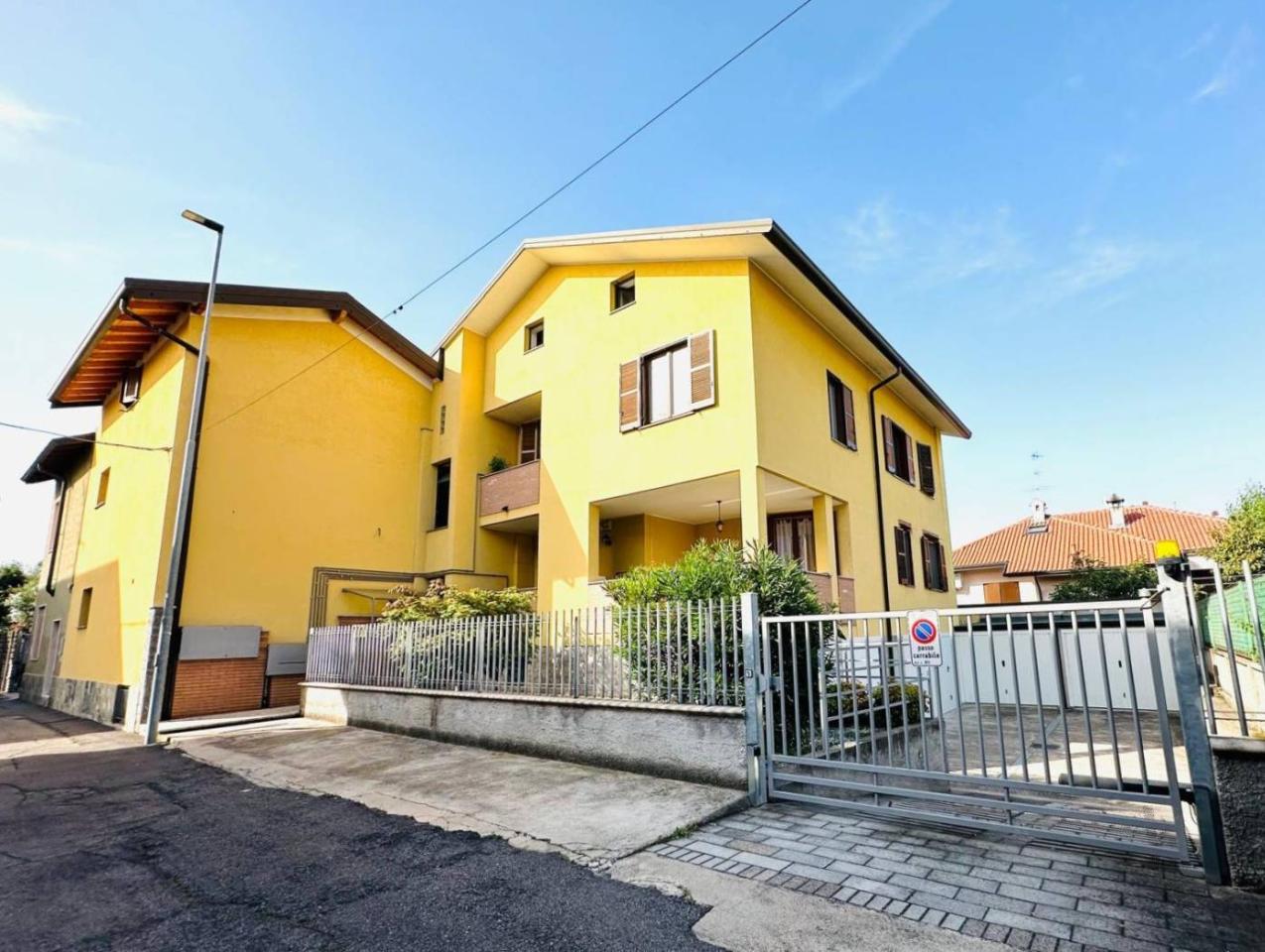 4 rooms Apartment in Canegrate, Italy No. 129089