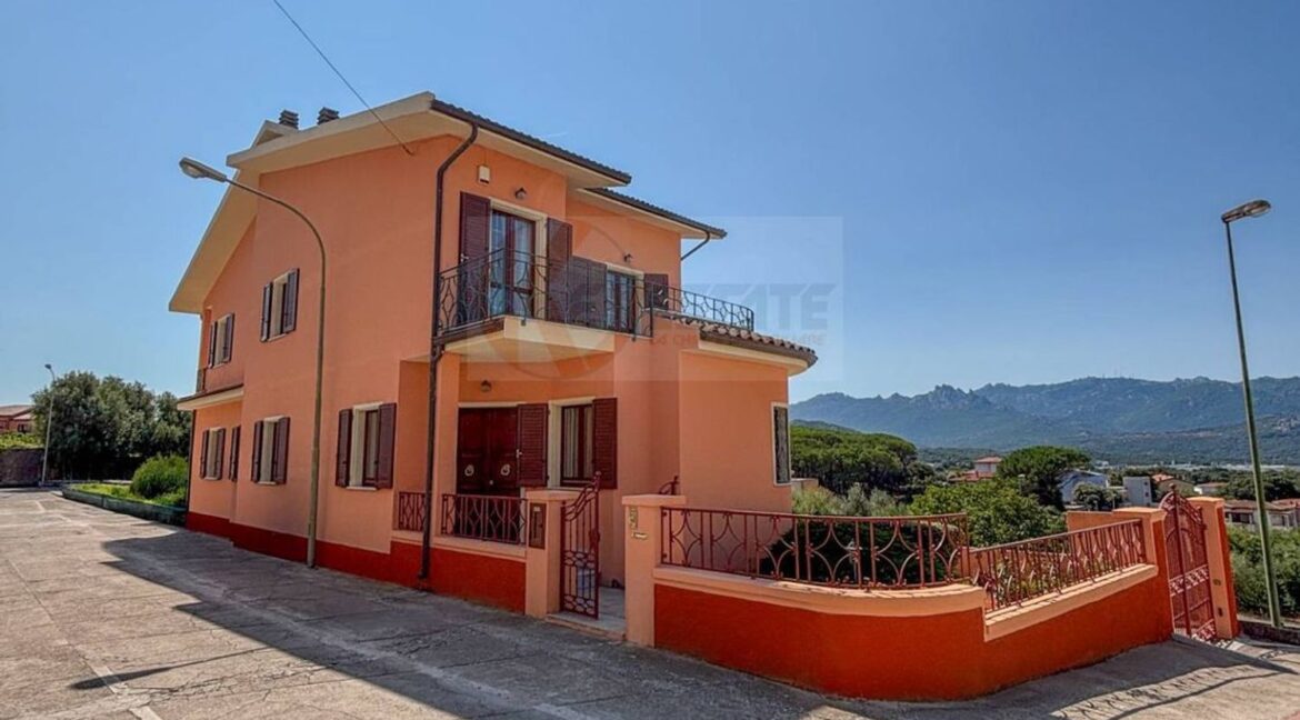 9 bedrooms Villa in Luras, Italy No. 368350