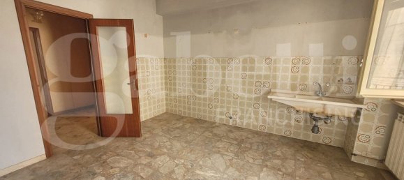 4-salle Appartement à Syracuse, Italy No. 242760 2