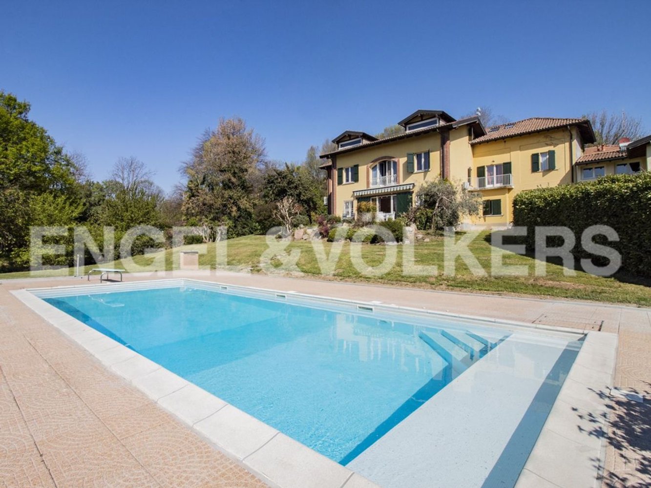 10-Zimmer Villa in Varese, Italy, Nr. 132564