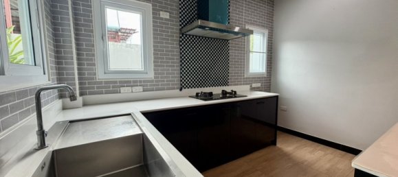 4 bedrooms House for sale in Pattaya, Chonburi, Eastern Thailand, Thailand № 172872 15