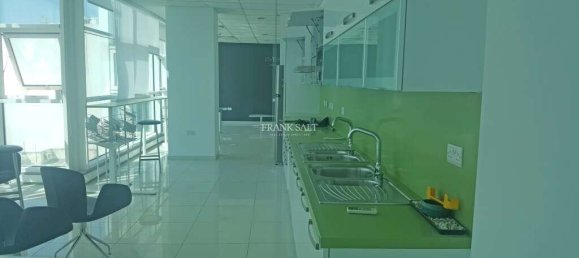 Bureau à Ta' Xbiex, Malta 700m² No. 12072 2