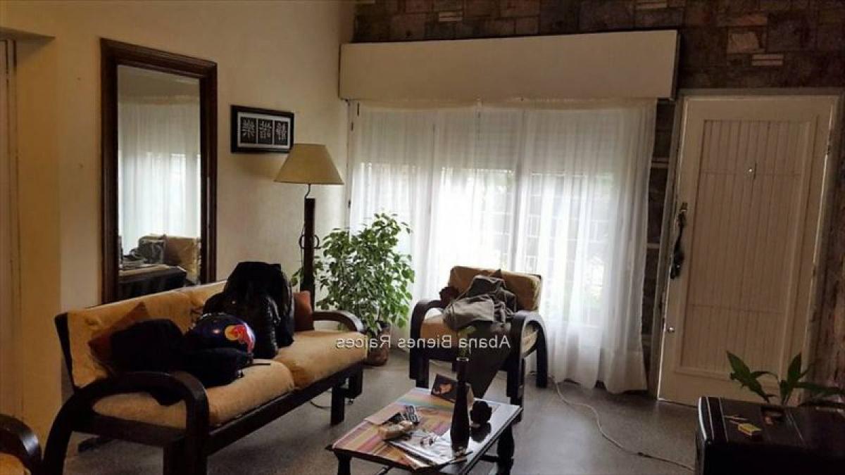 4 bedrooms House in Montevideo, Uruguay No. 2932