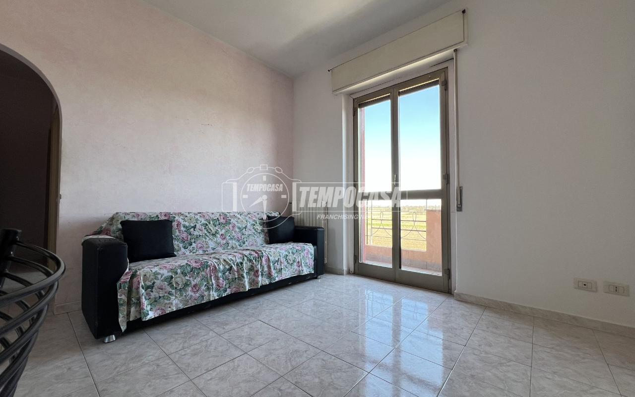 2 rooms Apartment in Rozzano, Italy No. 9227