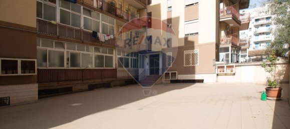 3 bedrooms Apartment in Catania, Italy No. 131026 3