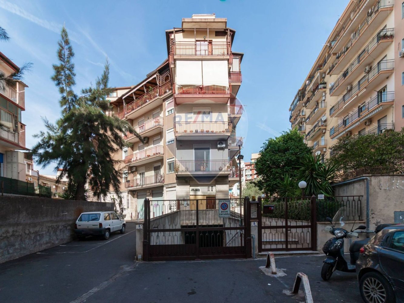 3 bedrooms Apartment in Catania, Italy No. 131026