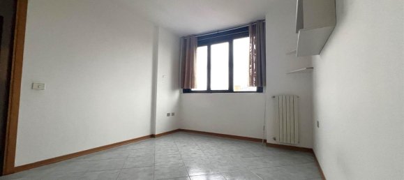 4-salle Appartement à Cecina, Italy No. 137575 8