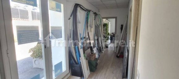 3 rooms Commercial property in Rome, Italy No. 352258 4
