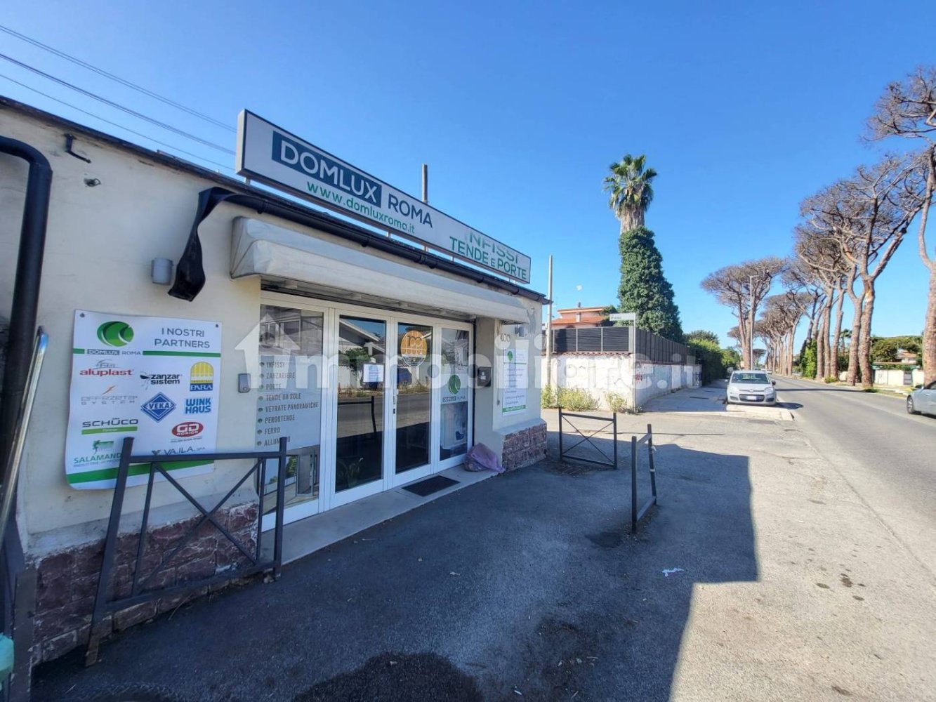 3 rooms Commercial property in Rome, Italy No. 352258