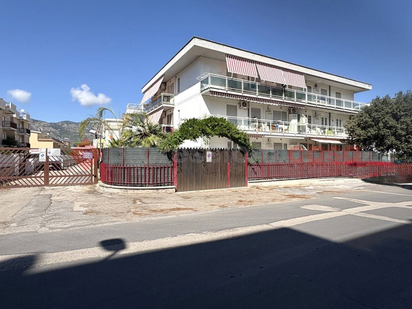 Квартира с 3 комнатами в Террачина, Италия № 329284