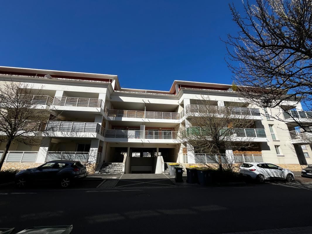 Apartamento de 2 dormitorios en Fleury-les-Aubrais, France No. 153872