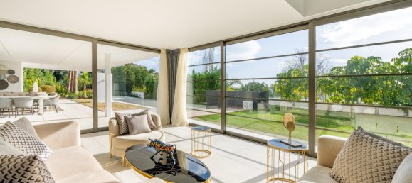 4 bedrooms Villa in Malaga, Spain No. 20779 3