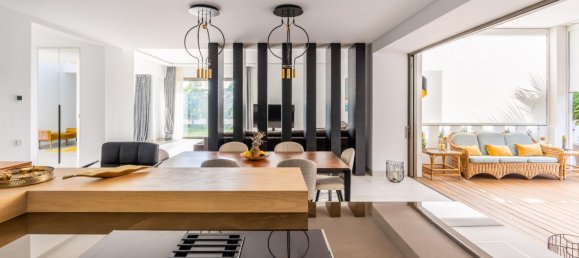 4 bedrooms Villa in Malaga, Spain No. 20779 5