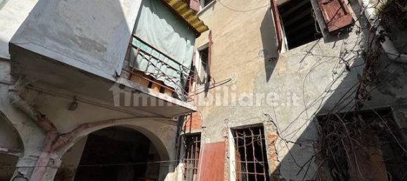 5 rooms Building in Cremona, Italy No. 378644 2