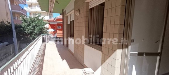 Квартира с 2 спальнями в Альба Адриатика, Италия № 259581 4