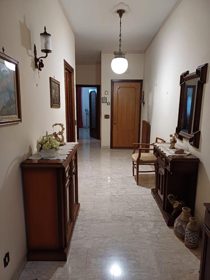 4 rooms Apartment in Rome, Italy No. 70608