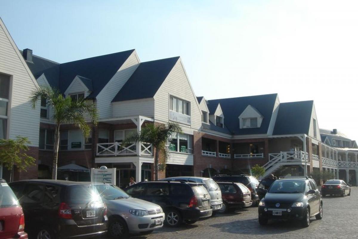 70m² Office in Tigre, Argentina No. 22409