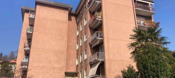 3 rooms Apartment in Oltrona di San Mamette, Italy No. 234285 2