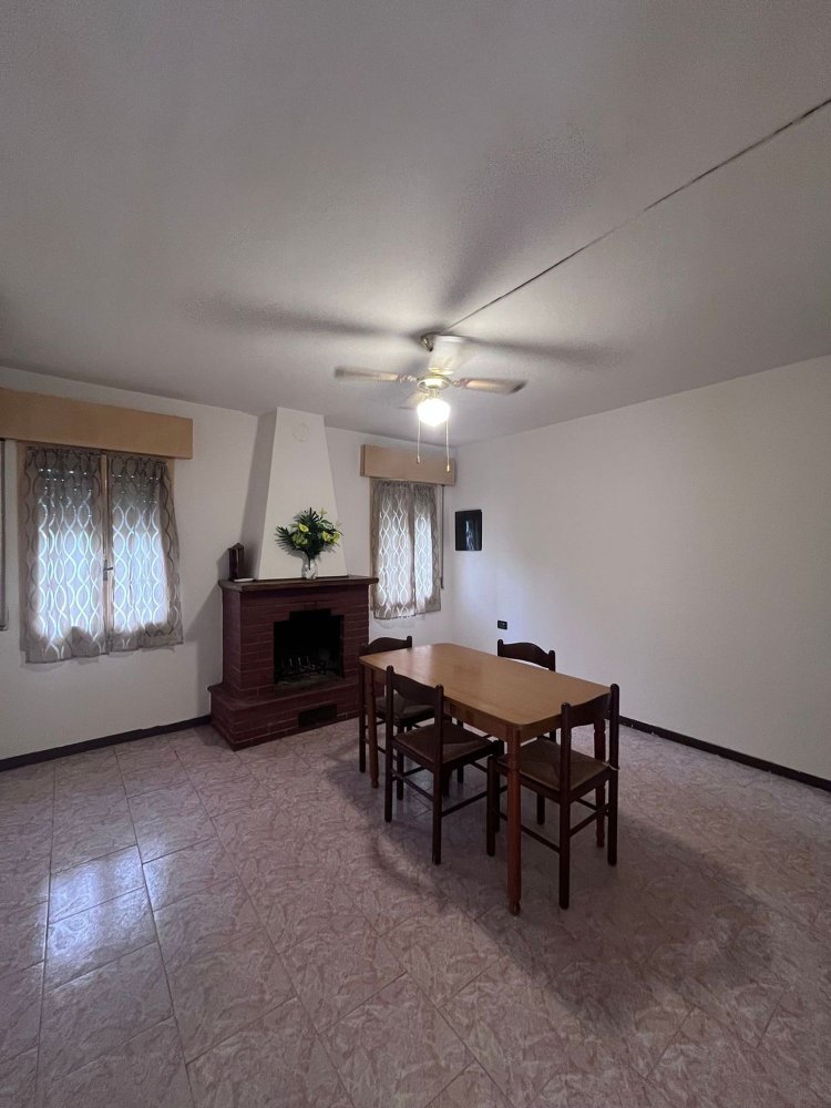 Дом с 4 комнатами в Ченто, Италия № 278104