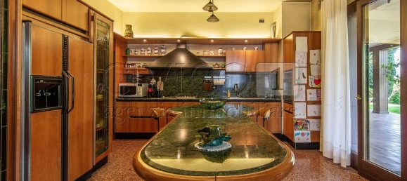 Villa de 21 habitación en Abano Terme, Italy No. 68415 68