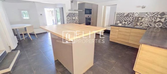 4 bedrooms House in Tourrettes, France No. 303928 6