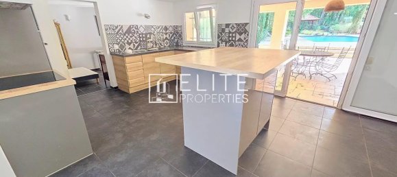 4 bedrooms House in Tourrettes, France No. 303928 13