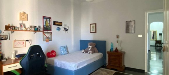 5 rooms Apartment in Genoa, Italy No. 38594 5