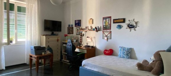 5 rooms Apartment in Genoa, Italy No. 38594 4