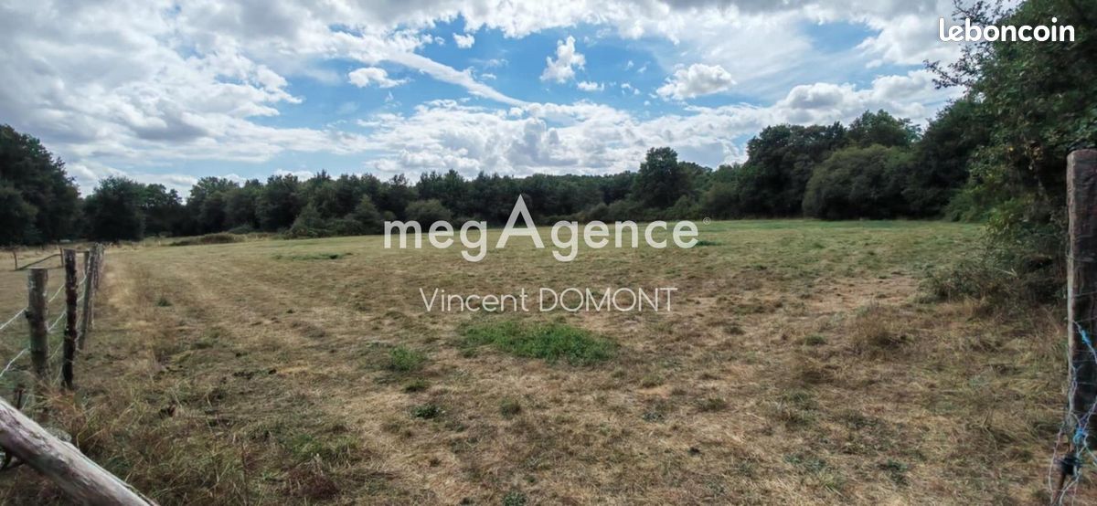 Grundstück in Mezeray, France 22000m², Nr. 337455