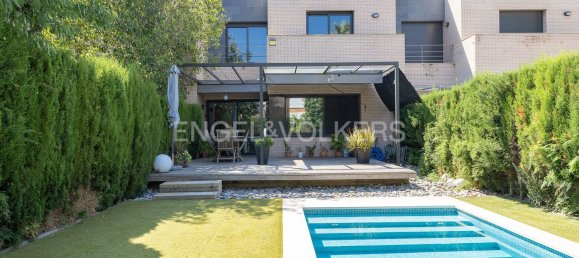 5 bedrooms House in Premia De Mar, Spain No. 133990 2