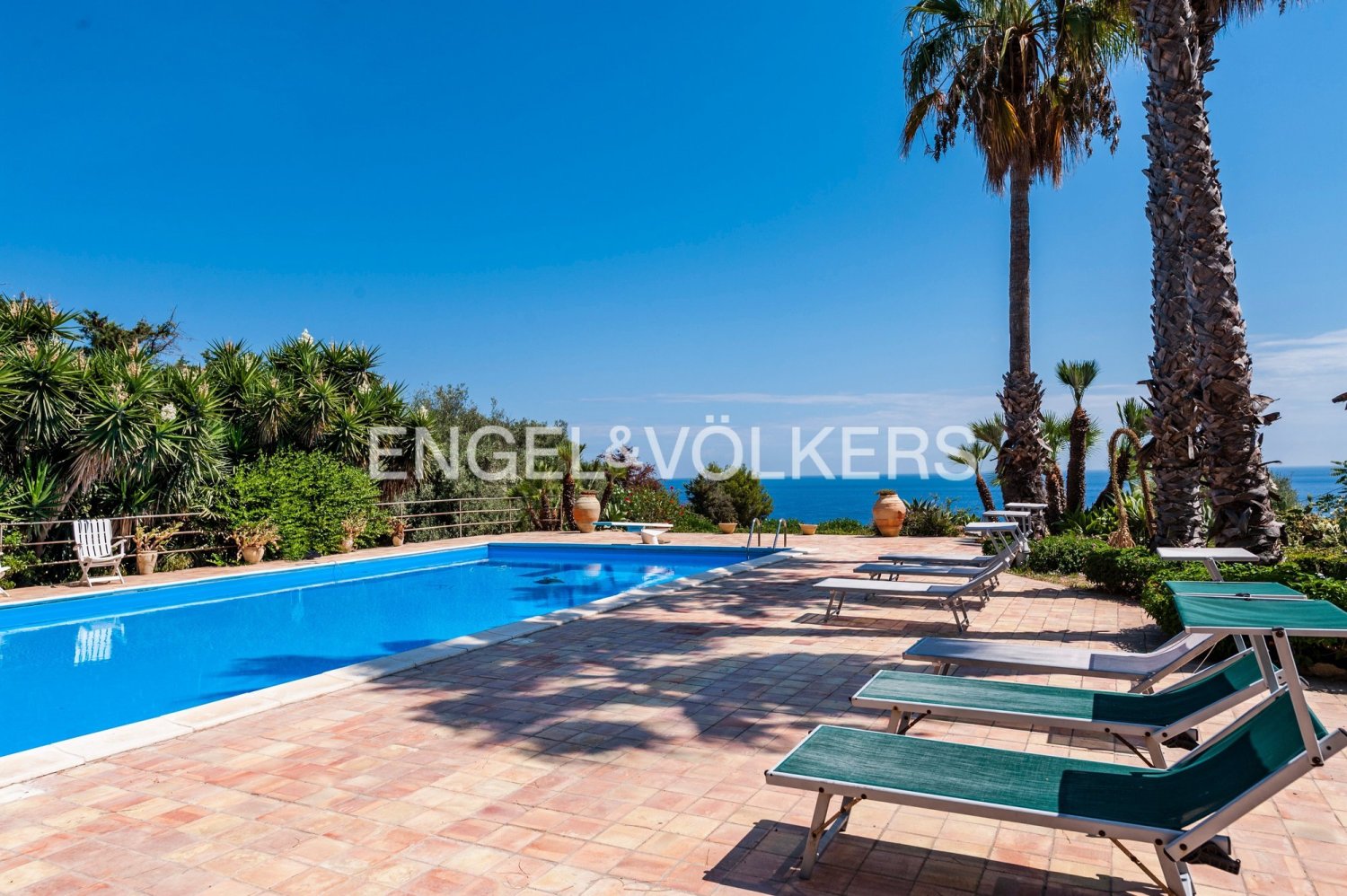 Villa de 4 dormitorios en Augusta, Italy No. 295149