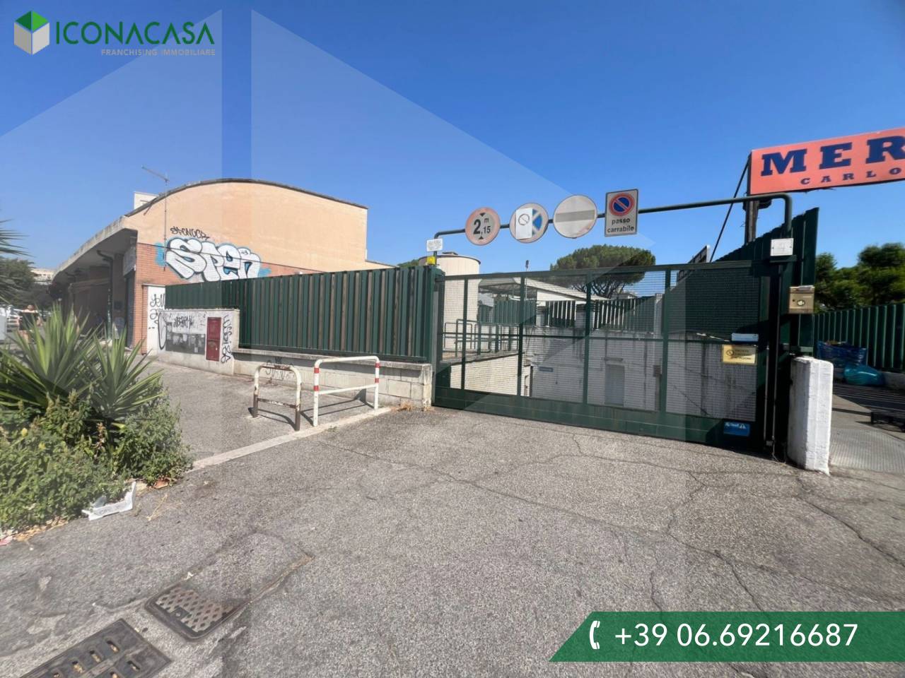 1 room Garage in Rome, Italy No. 34545