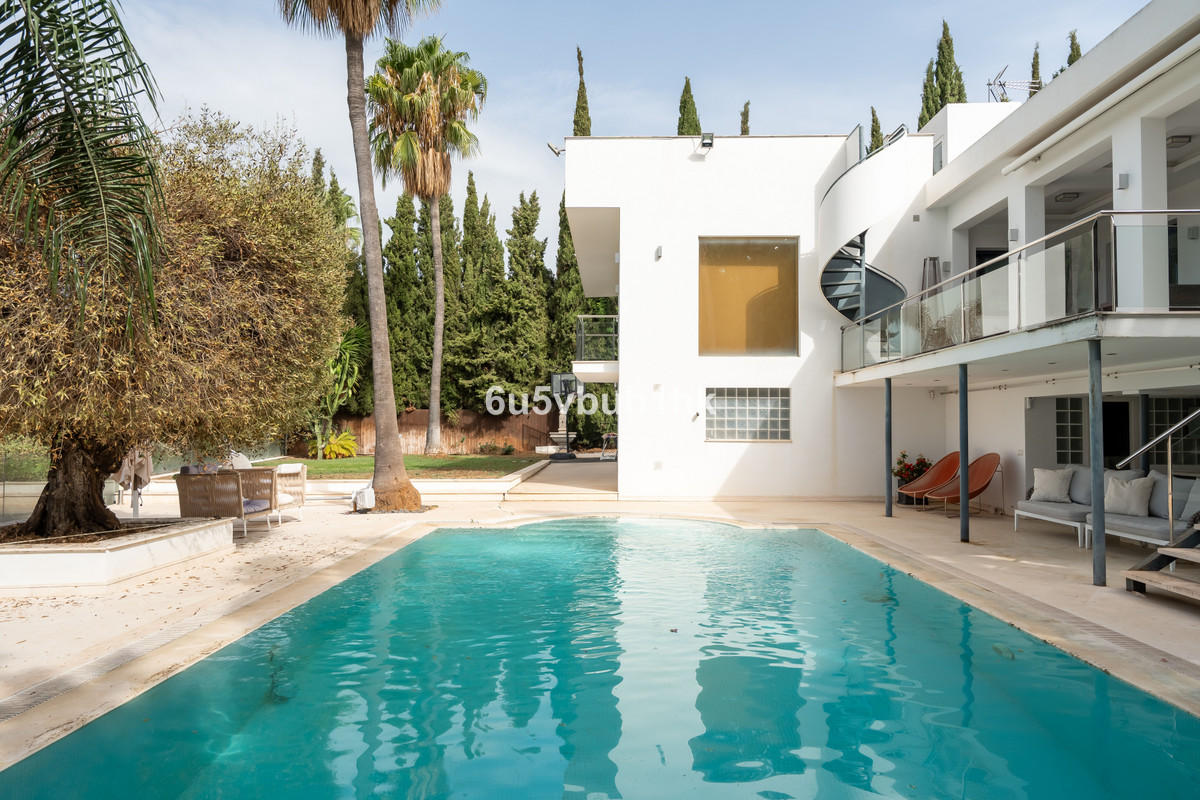 5 bedrooms Villa in Marbella, Spain No. 217449