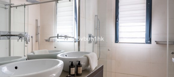 5 bedrooms Villa in Marbella, Spain No. 217449 18