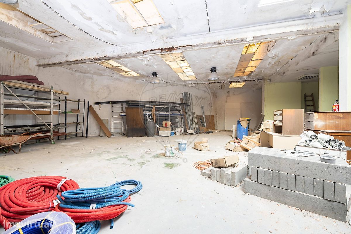 Almacén en Odivelas, Portugal 323 m² No. 325819