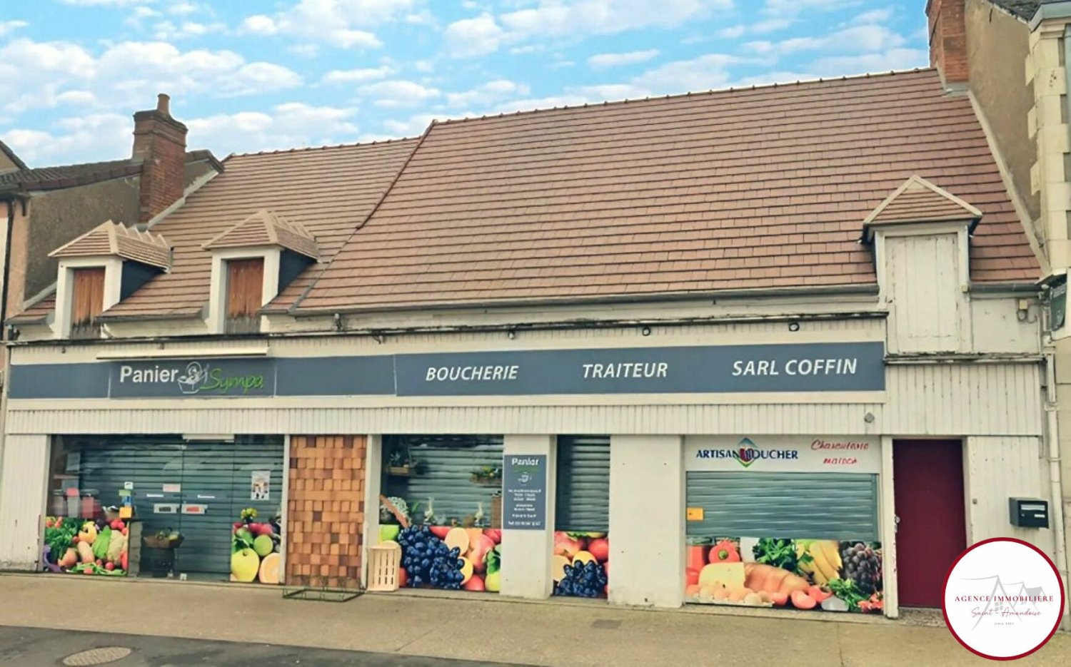 335m² Commercial property in Saint-Amand-Montrond, France No. 209436