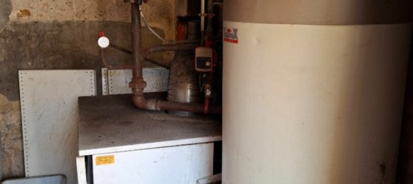 335m² Commercial property in Saint-Amand-Montrond, France No. 209436 8