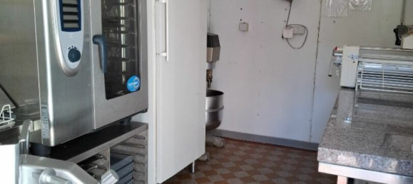 335m² Commercial property in Saint-Amand-Montrond, France No. 209436 11