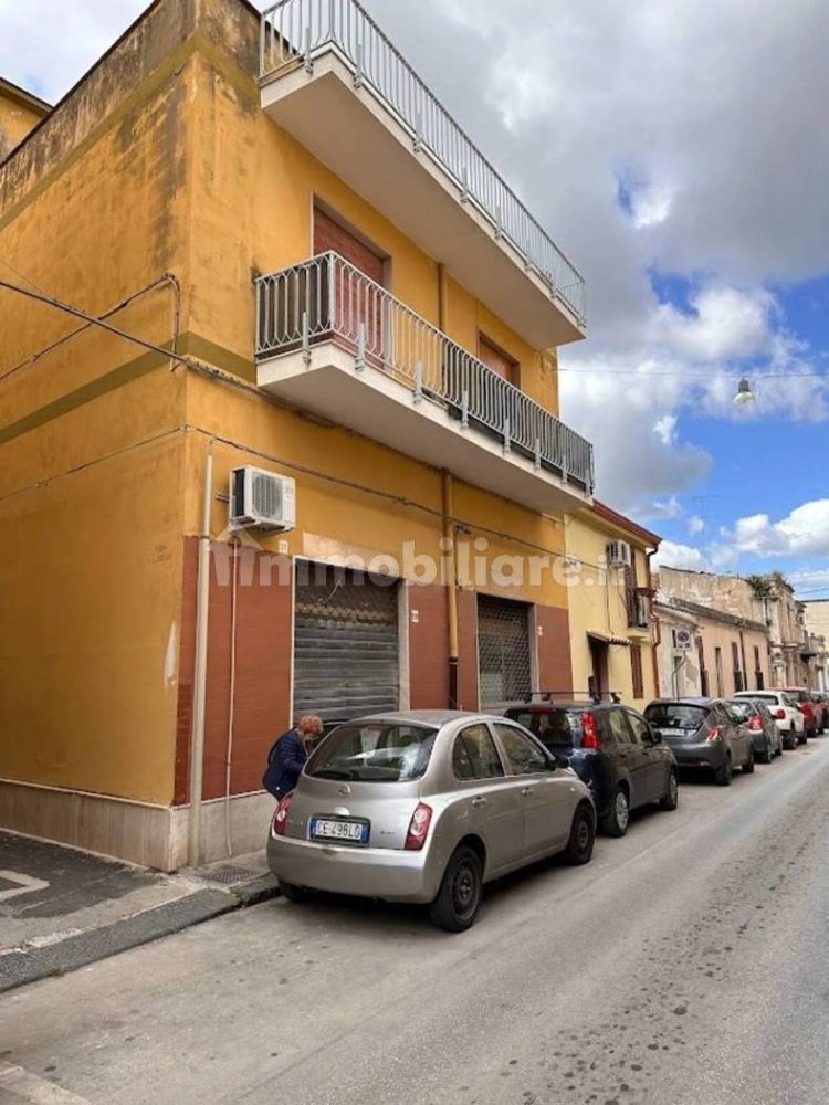 600m² Building in Noto, Italy No. 59784