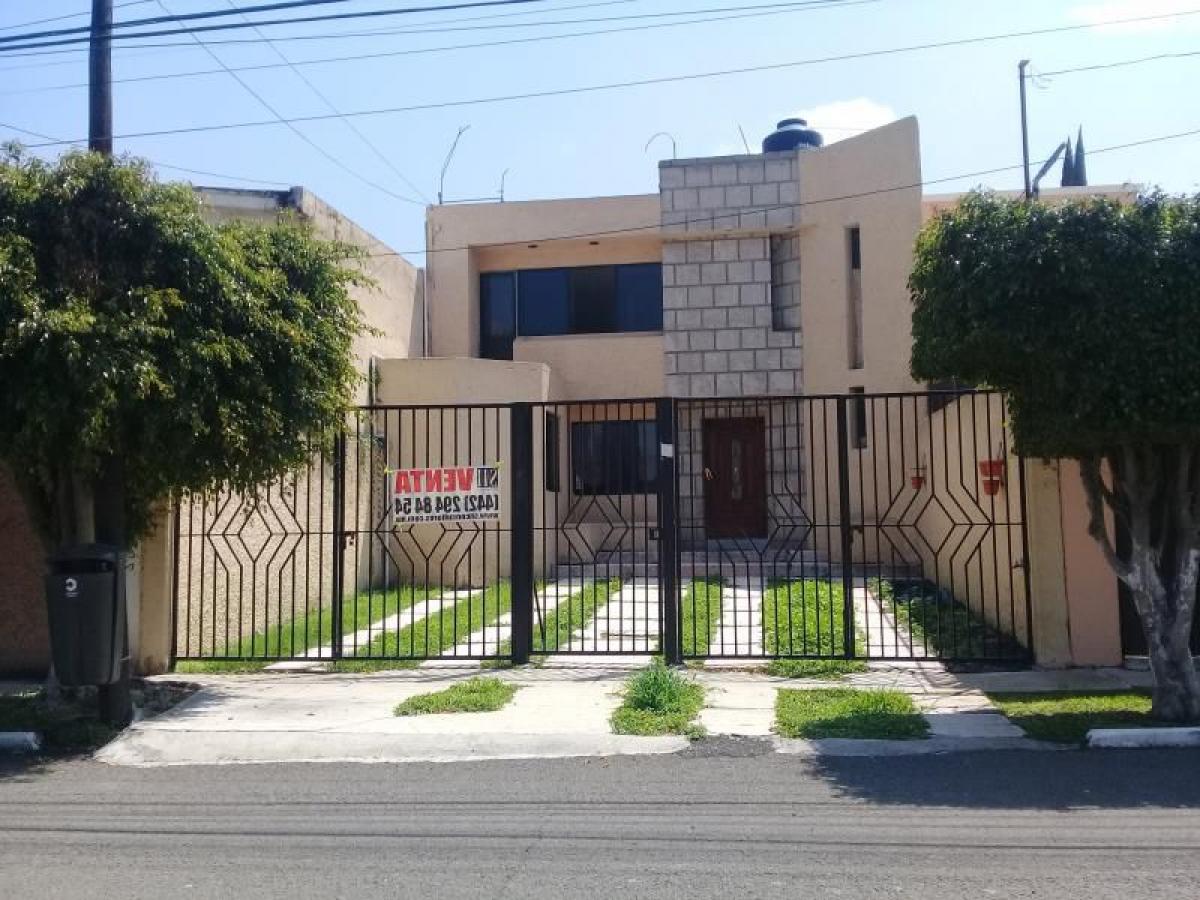 Casa de 3 dormitorios en Querétaro, Mexico No. 162203