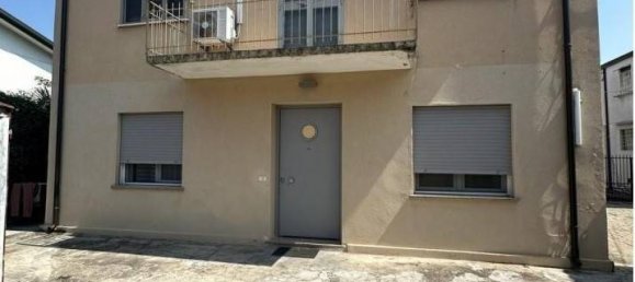 2 bedrooms Villa in Padua, Italy No. 266384 2