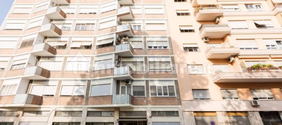 5 bedrooms Apartment in Rome, Italy No. 128631 2